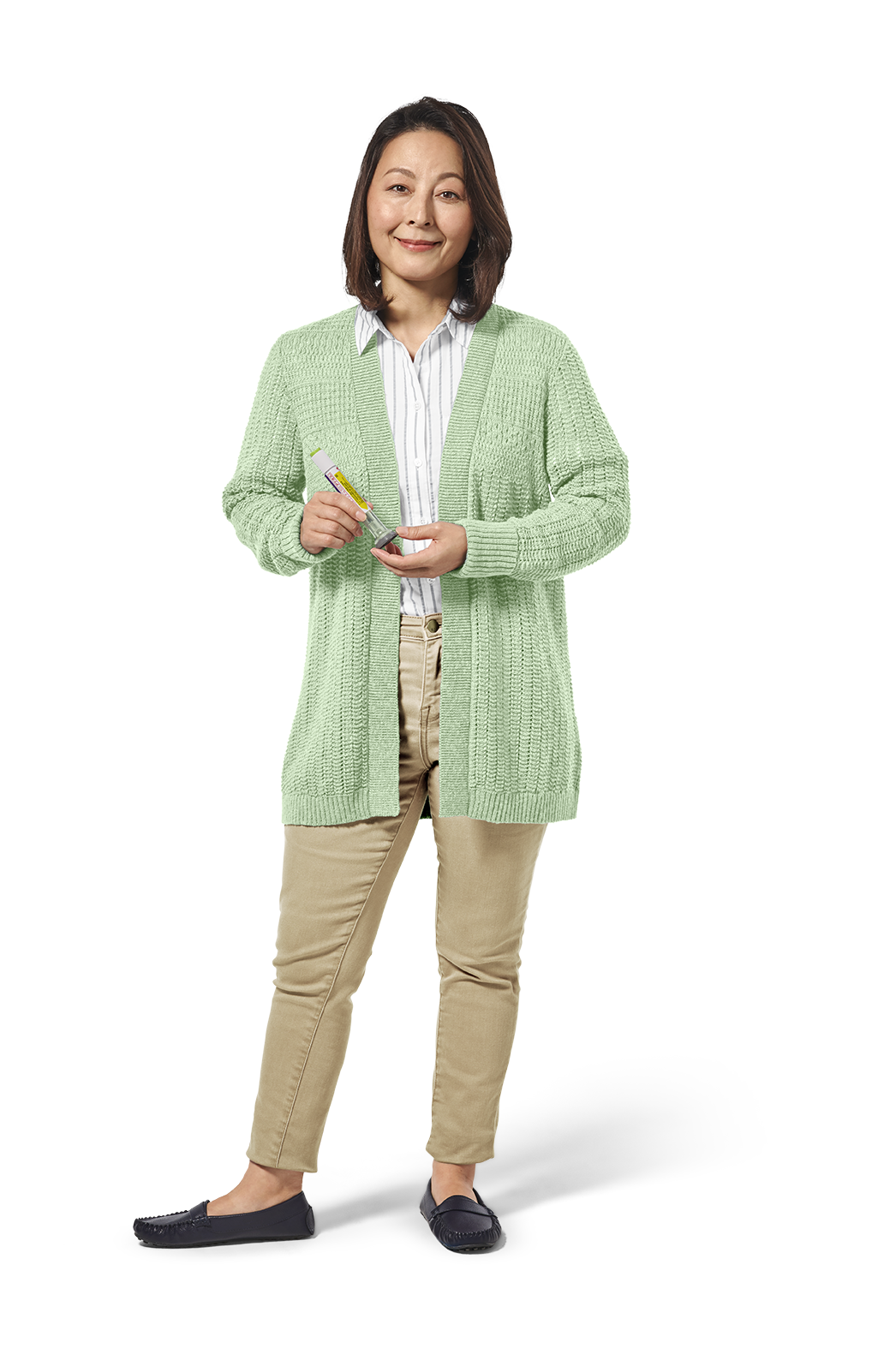 Trulicity patient in green cardigan holding a Trulicity Pen.
